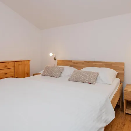 3 Bedroom Cozy In Grubine