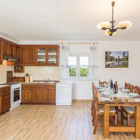 3 Bedroom Cozy In
