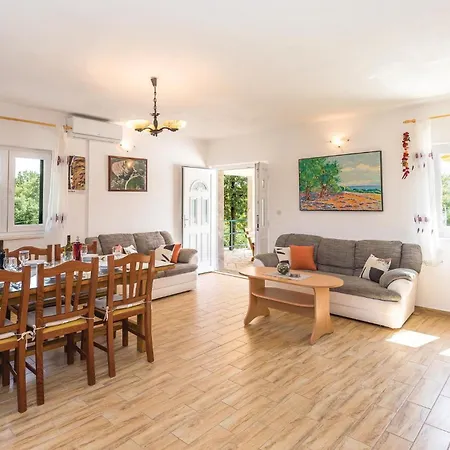 Holiday home 3 Bedroom Cozy In *