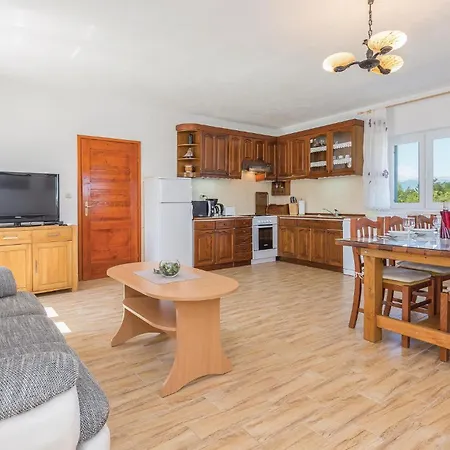 3 Bedroom Cozy In Grubine